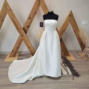 Justin Alexander Wedding Dress Size 12 | Small |  strapless with slit & Pockets